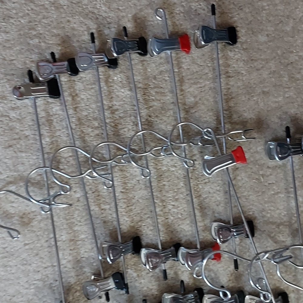 HANGERS - Picture 3 of 4